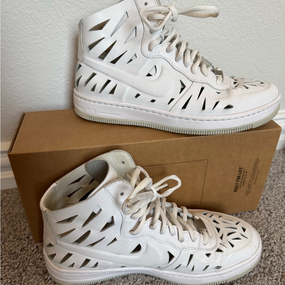 NIKE WOMEN AIR FORCE 1 ULTRA FORCE MID JOLI QS (WHITE / LIGHT BONE)